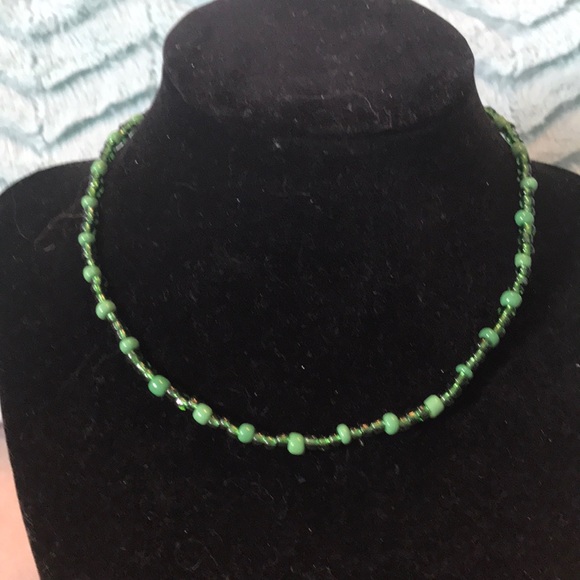 Handcrafted green glass seed bead choker - Picture 2 of 2